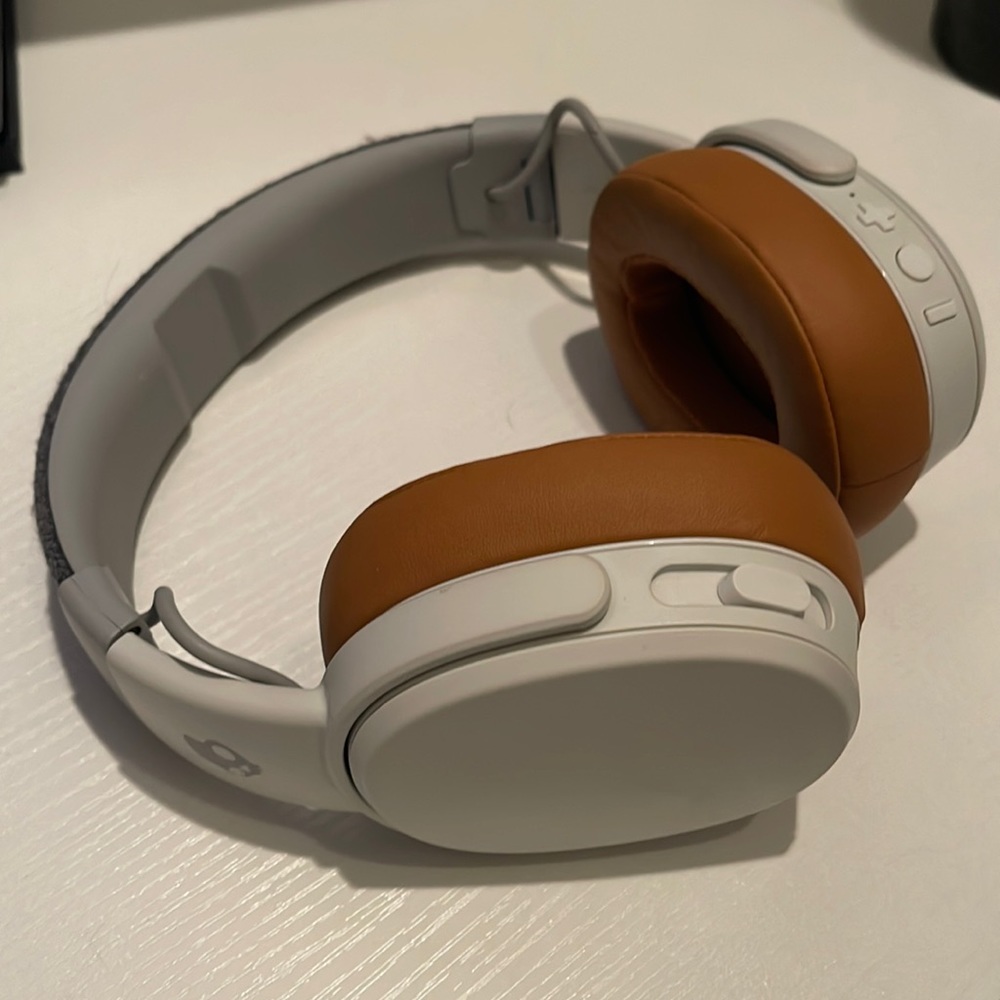 Skullcandy Bluetooth wireless headphones with mic
